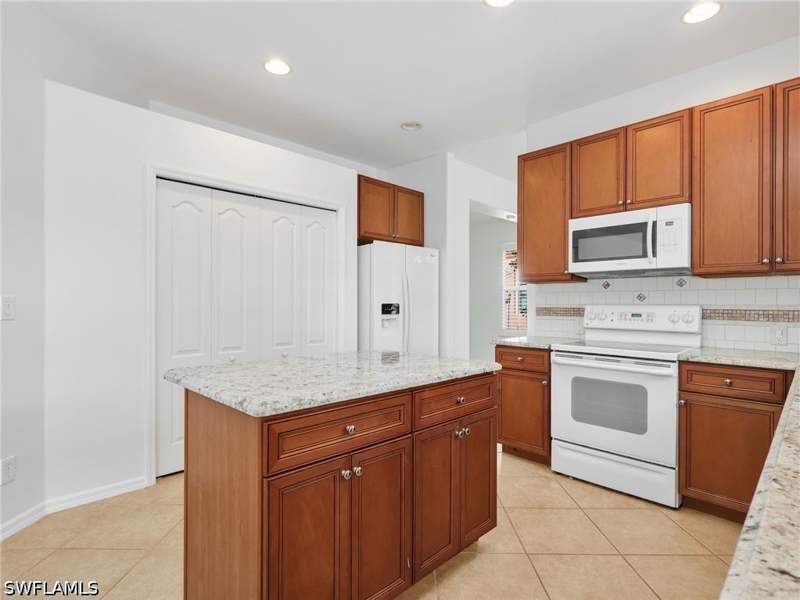 5 bedroom SingleFamilyResidence at 15092 Balmoral Loop, Colonial Pointe, Fort Myers — photo 5