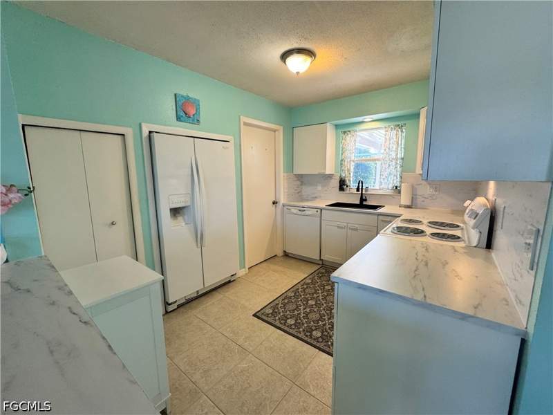 2 bedroom SingleFamilyResidence at 1027 SE 17th Ave, Cape Coral, Cape Coral — photo 3