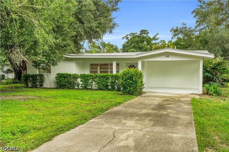 3 bedroom SingleFamilyResidence at 440 6th Ave, Labelle, Labelle — photo 2