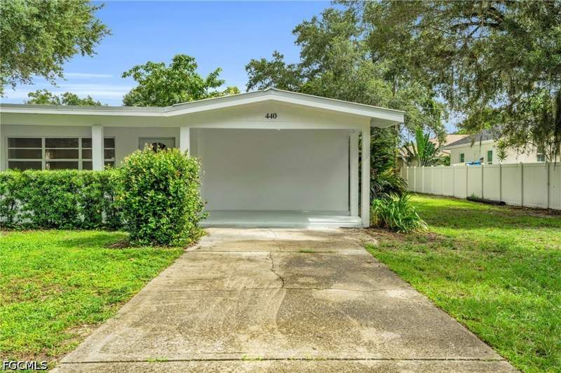 3 bedroom SingleFamilyResidence at 440 6th Ave, Labelle, Labelle — photo 3