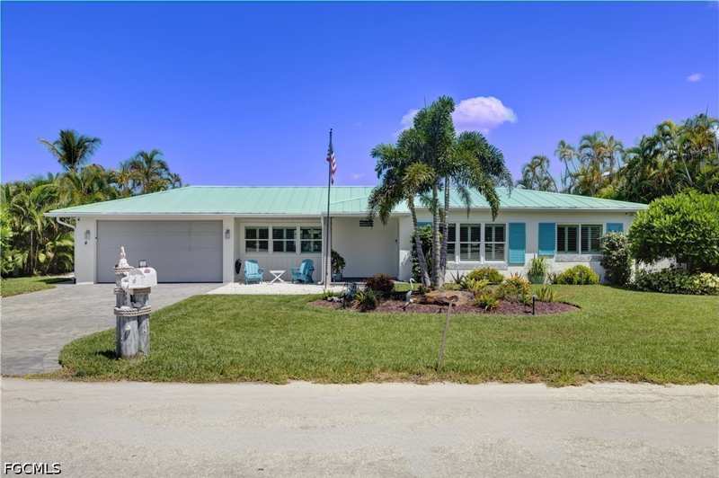 3 bedroom SingleFamilyResidence at 131 Egret St, Santini Cross Unrec, Fort Myers Beach — photo 1
