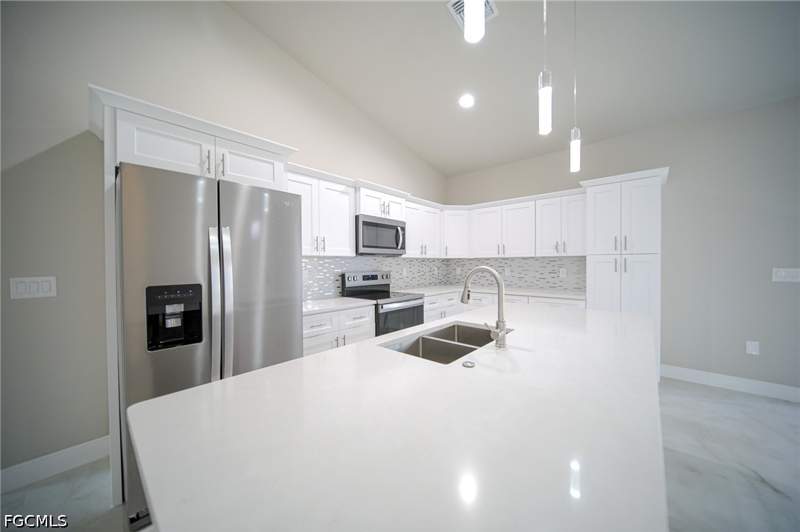 3 bedroom SingleFamilyResidence at 923 Binkley St E, Lehigh Acres, Lehigh Acres — photo 4