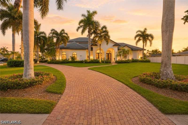 4 bedroom SingleFamilyResidence at 511 Alameda Ct, Estates, Marco Island — photo 1