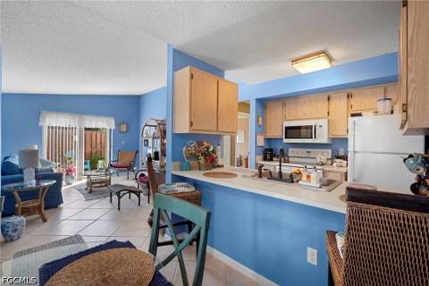 5272 Cedarbend Dr 1, Fort Myers FL - photo 7 of 21