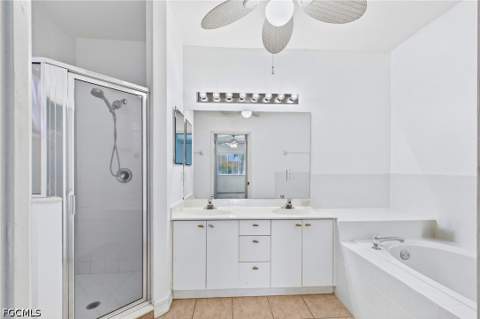 675 Luisa Ln 4, Naples FL - photo 17 of 35