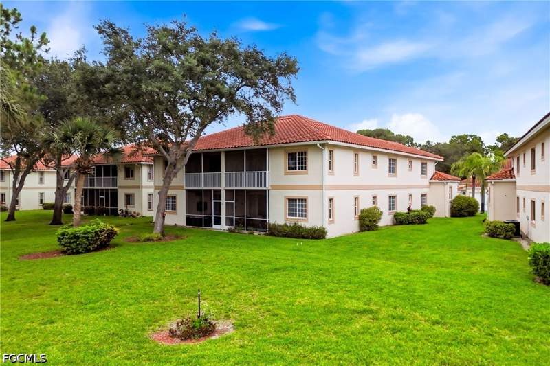 3 bedroom Condominium at 675 Luisa Ln 4, Quartz, Naples — photo 4