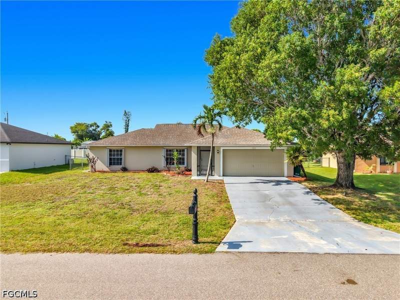 3 bedroom SingleFamilyResidence at 528 SE 27th St, Cape Coral, Cape Coral — photo 4