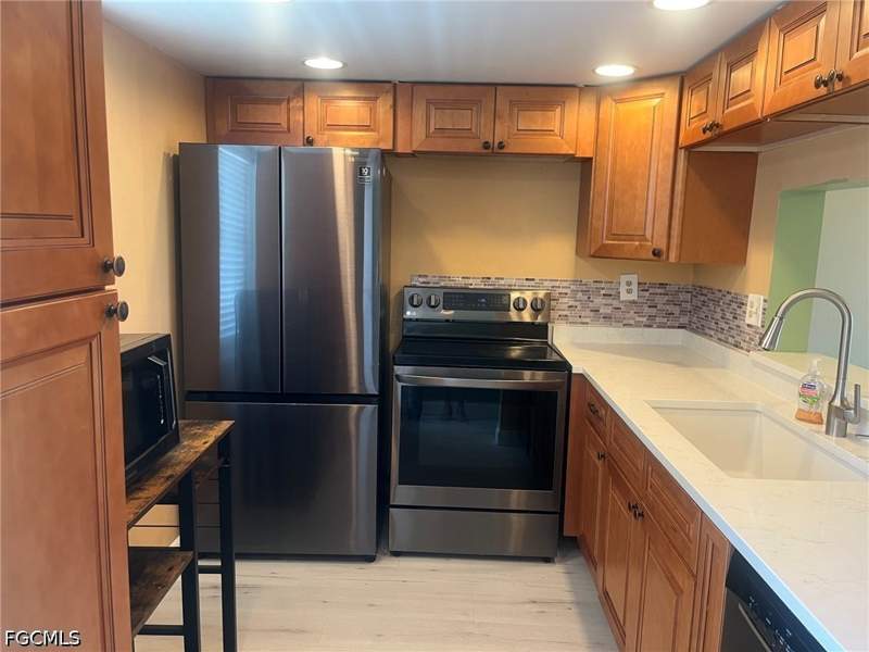 2 bedroom Condominium at 6220 Augusta Dr 203, Seven Lakes, Fort Myers — photo 3