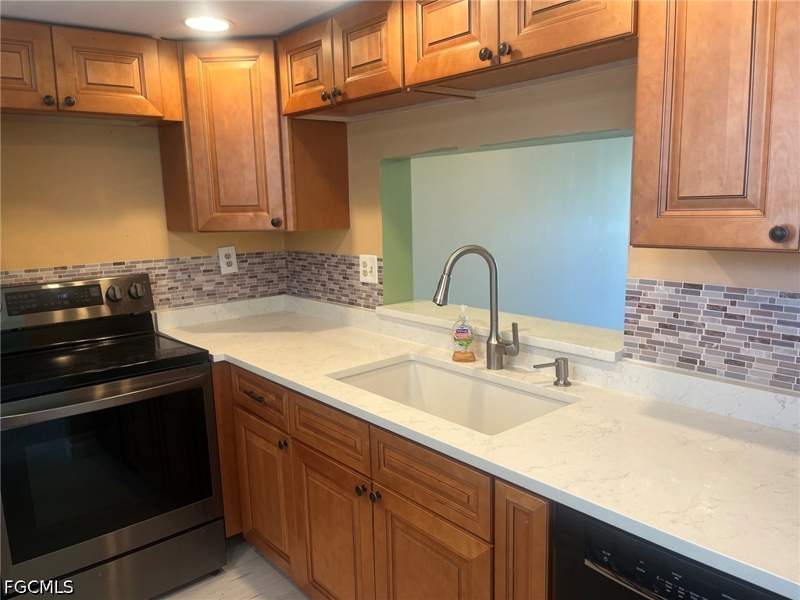 2 bedroom Condominium at 6220 Augusta Dr 203, Seven Lakes, Fort Myers — photo 4