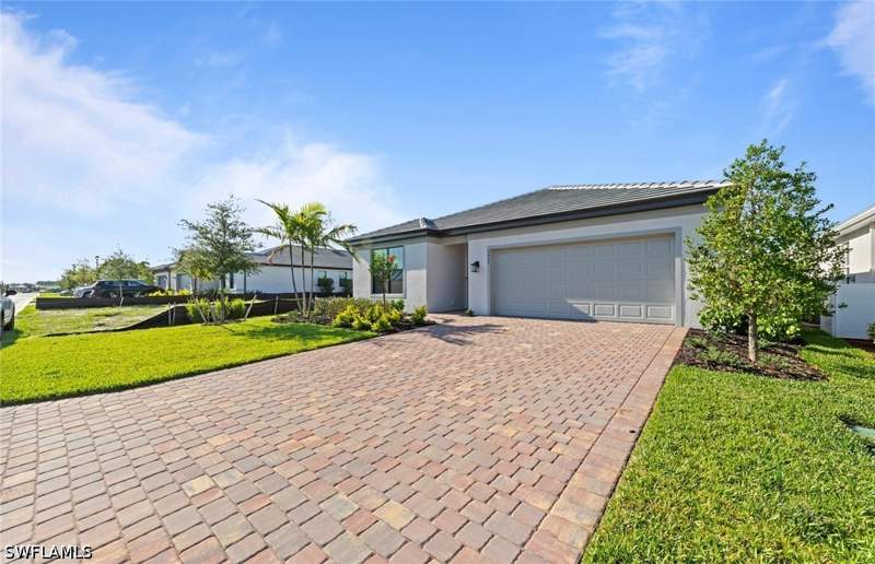 3 bedroom SingleFamilyResidence at 3849 Passion Vine Dr, Hampton Lakes, Alva — photo 4
