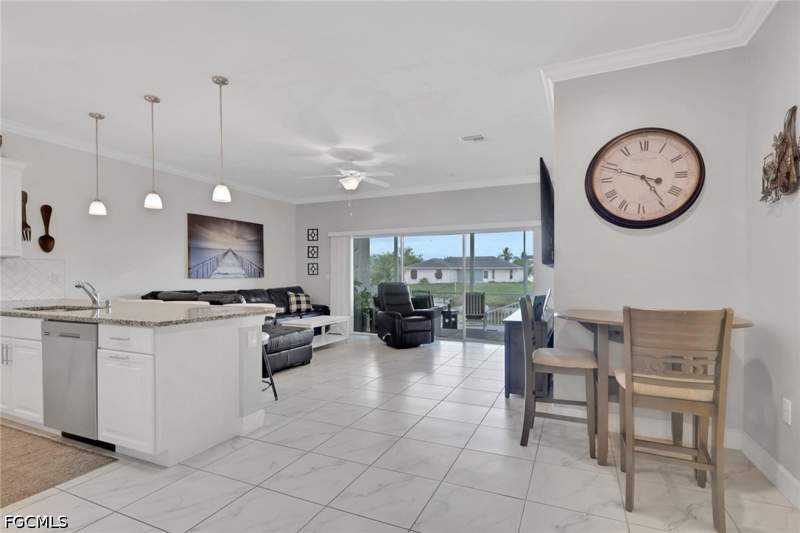 3 bedroom Attached at 1517 NE 8th Pl, Cape Coral, Cape Coral — photo 4