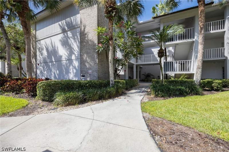 2 bedroom Condominium at 770 Waterford Dr 302, Eagle Creek, Naples — photo 2