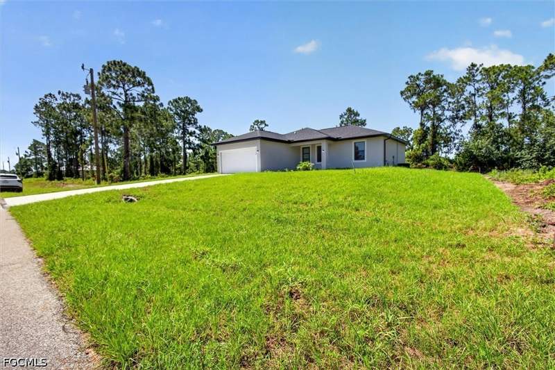 3 bedroom SingleFamilyResidence at 1130 Dutchess St E, Lehigh Acres, Lehigh Acres — photo 3