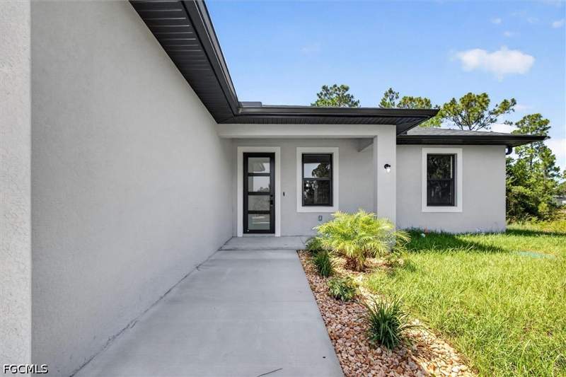 3 bedroom SingleFamilyResidence at 1130 Dutchess St E, Lehigh Acres, Lehigh Acres — photo 4