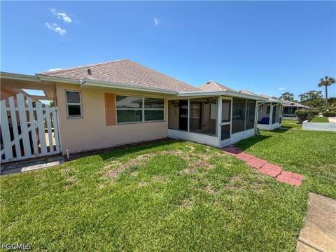 323 Dania St, Lehigh Acres FL - photo 8 of 25