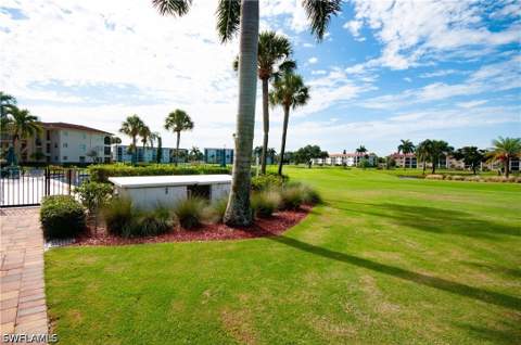 13 High Point Cir N 209, Naples FL - photo 24 of 33