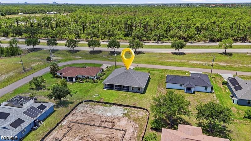 3 bedroom SingleFamilyResidence at 1927 NE 33rd St, Cape Coral, Cape Coral — photo 2
