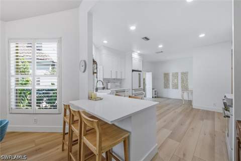 5900 Fountain Dr, Naples FL - photo 7 of 32