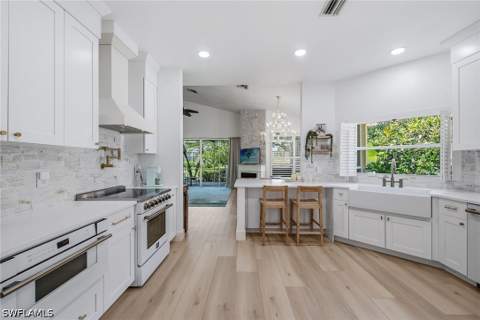 5900 Fountain Dr, Naples FL - photo 9 of 32