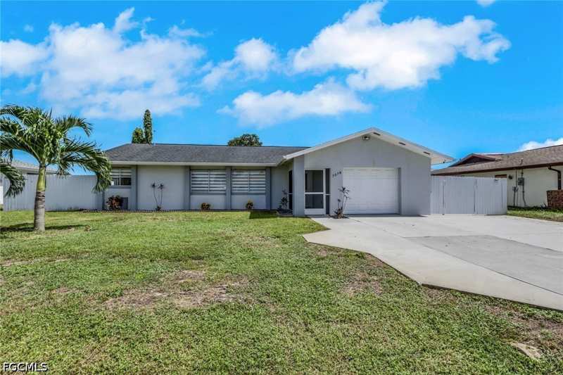 3 bedroom SingleFamilyResidence at 7578 Laurel Valley Rd, San Carlos Park, Fort Myers — photo 1