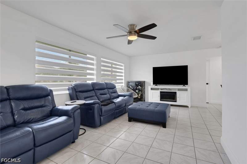 3 bedroom SingleFamilyResidence at 7578 Laurel Valley Rd, San Carlos Park, Fort Myers — photo 3