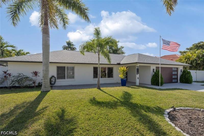 3 bedroom SingleFamilyResidence at 1026 S Town And River Dr, Town And River, Fort Myers — photo 4