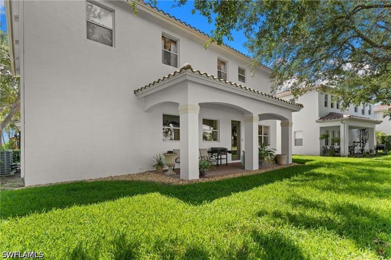 5 bedroom SingleFamilyResidence at 2075 Par Dr, Valencia Country Club, Naples — photo 5