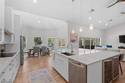 245 Monterey Dr, Naples FL - photo 7 of 39