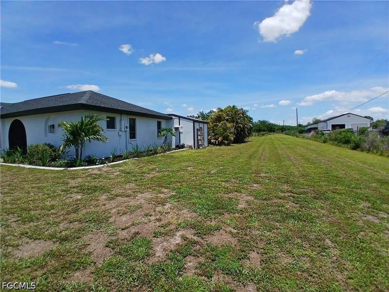 3 bedroom SingleFamilyResidence at 11300 Bridle Ln, Cape Coral, Cape Coral — photo 2