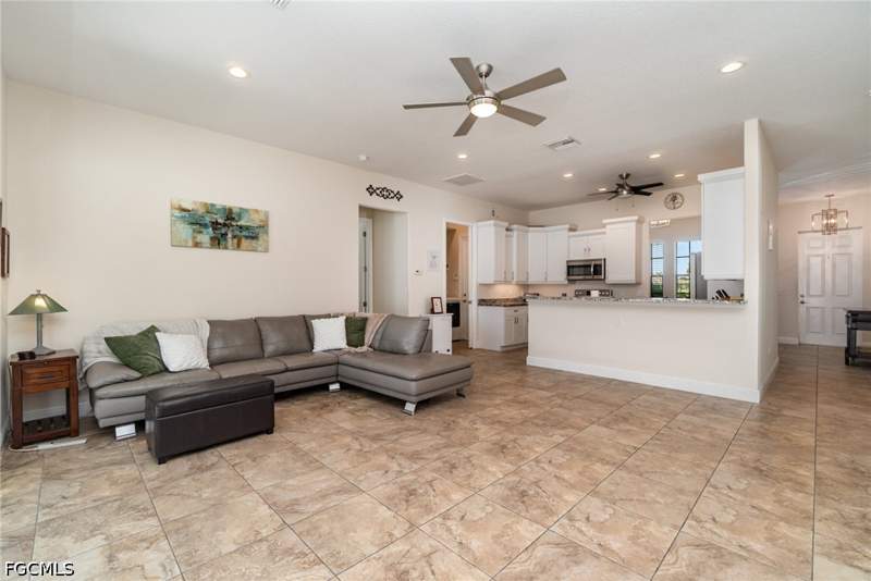 3 bedroom SingleFamilyResidence at 3137 SE 8th Ave, Cape Coral, Cape Coral — photo 4