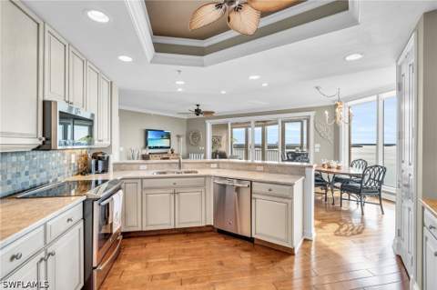 4137 Bay Beach Ln 585, Fort Myers Beach FL - photo 17 of 44