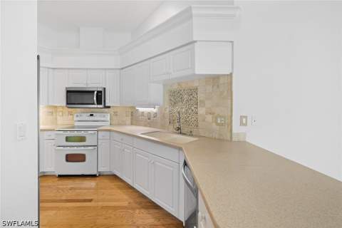 3157 Carriage Cir, Naples FL - photo 10 of 27