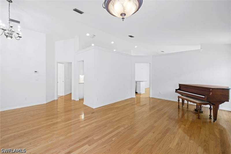 3 bedroom SingleFamilyResidence at 3157 Carriage Cir, Carriage Circle Of Naples, Naples — photo 4