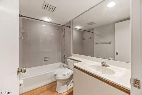 7129 Lakeridge View Ct 203, Fort Myers FL - photo 15 of 33