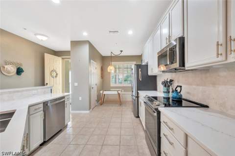 4833 Hampshire Ct 302, Naples FL - photo 6 of 38
