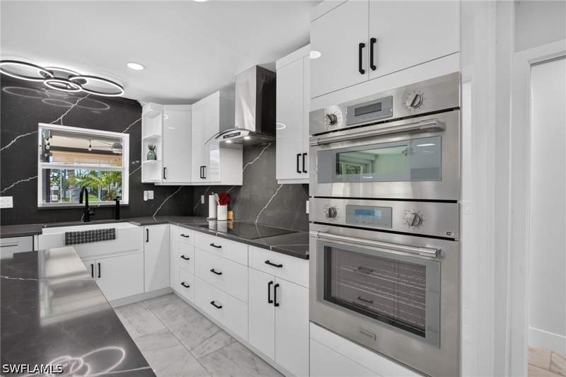 3 bedroom SingleFamilyResidence at 226 1st St, Little Hickory Shores, Bonita Springs — photo 3