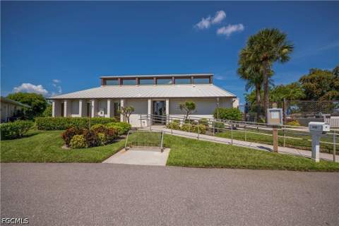 9782 Deerfoot Dr, Fort Myers FL - photo 6 of 30