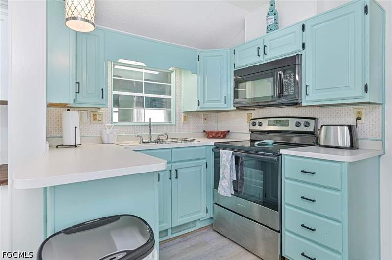 1 bedroom ManufacturedHome at 4751 Liberty Ln W, Riverwoods Plantation, Estero — photo 2