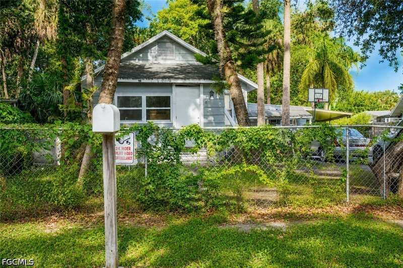 3 bedroom SingleFamilyResidence at 221 Avacado Ct, Russell Park, Fort Myers — photo 1