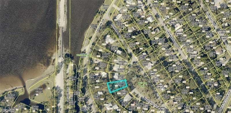 3 bedroom SingleFamilyResidence at 221 Avacado Ct, Russell Park, Fort Myers — photo 4