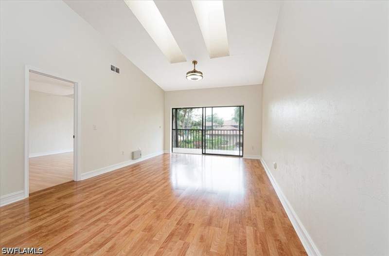 2 bedroom Condominium at 3219 Horse Carriage Way 6, Coach House, Naples — photo 4