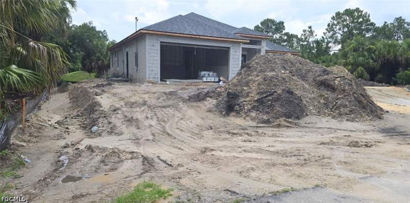 4 bedroom SingleFamilyResidence at 187 Victoria Ave S, Lehigh Acres, Lehigh Acres — photo 3