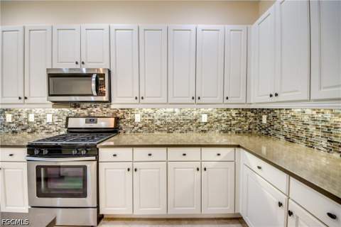 8260 Venetian Pointe Dr, Fort Myers FL - photo 15 of 50
