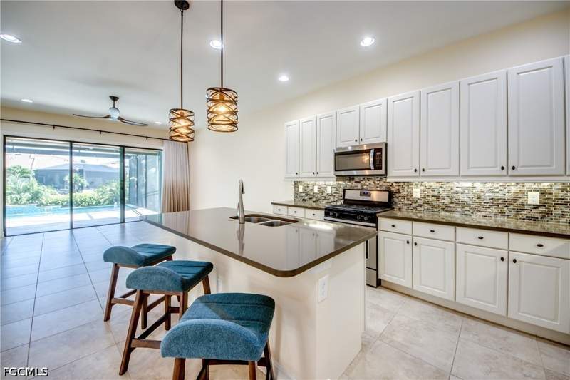 2 bedroom Attached at 8260 Venetian Pointe Dr, Venetian Pointe, Fort Myers — photo 3