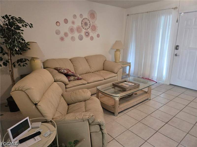2 bedroom Condominium at 7400 College Pkwy 74D, Hidden Gardens, Fort Myers — photo 2