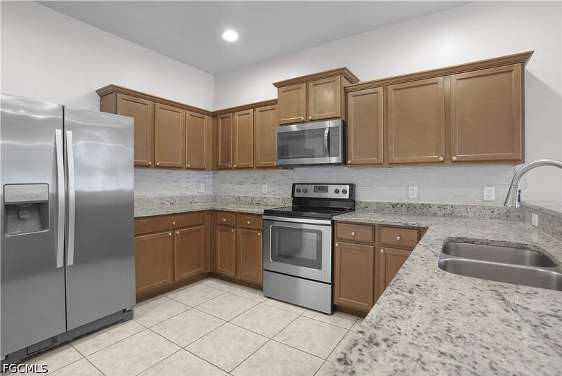 4 bedroom SingleFamilyResidence at 820 SW 9th Ave, Cape Coral, Cape Coral — photo 2