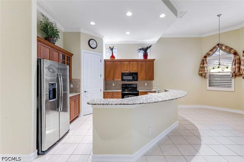 4 bedroom SingleFamilyResidence at 12584 Grandezza Cir, Savona, Estero — photo 2