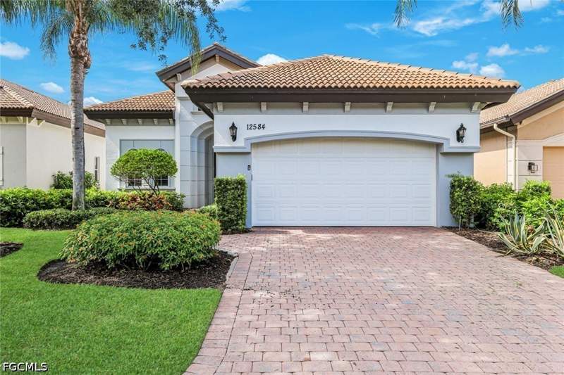 4 bedroom SingleFamilyResidence at 12584 Grandezza Cir, Savona, Estero — photo 5
