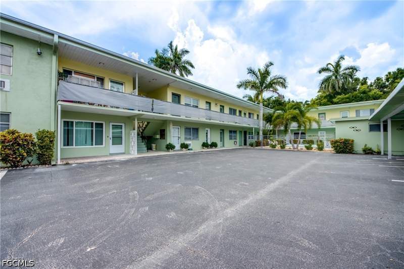 2 bedroom Condominium at 2544 1st St 107, Edison Apartments Condo, Fort Myers — photo 3