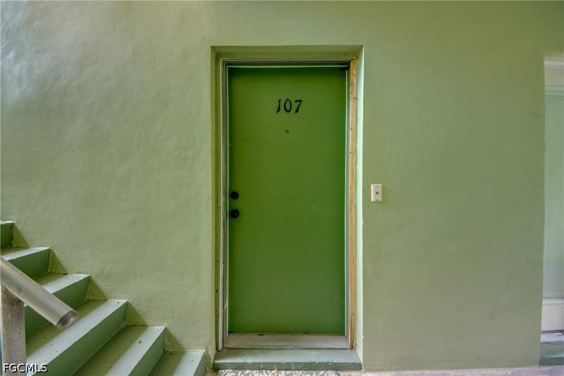 2 bedroom Condominium at 2544 1st St 107, Edison Apartments Condo, Fort Myers — photo 4
